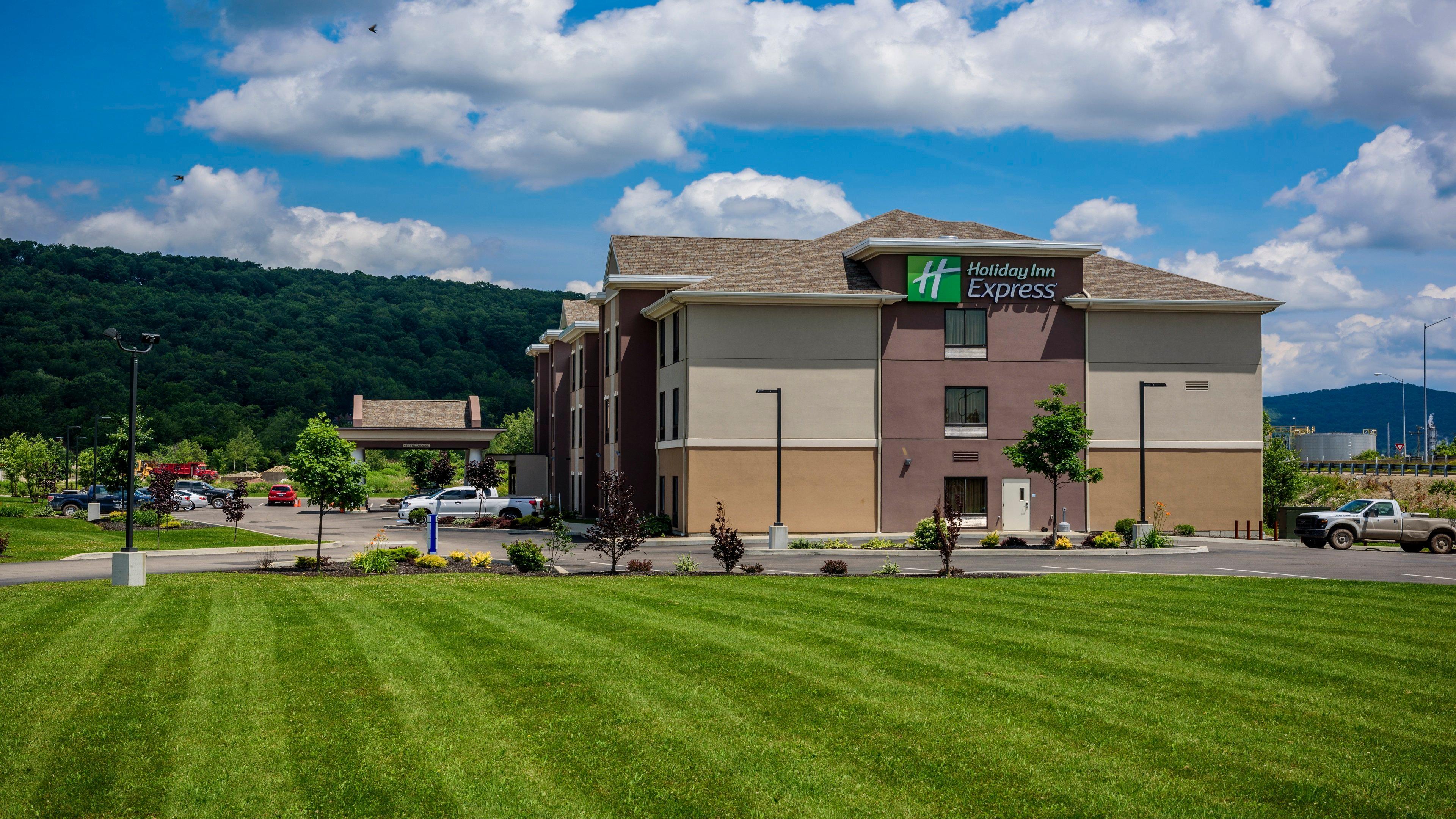 Holiday Inn Express And Suites - Bradford By Ihg Buitenkant foto