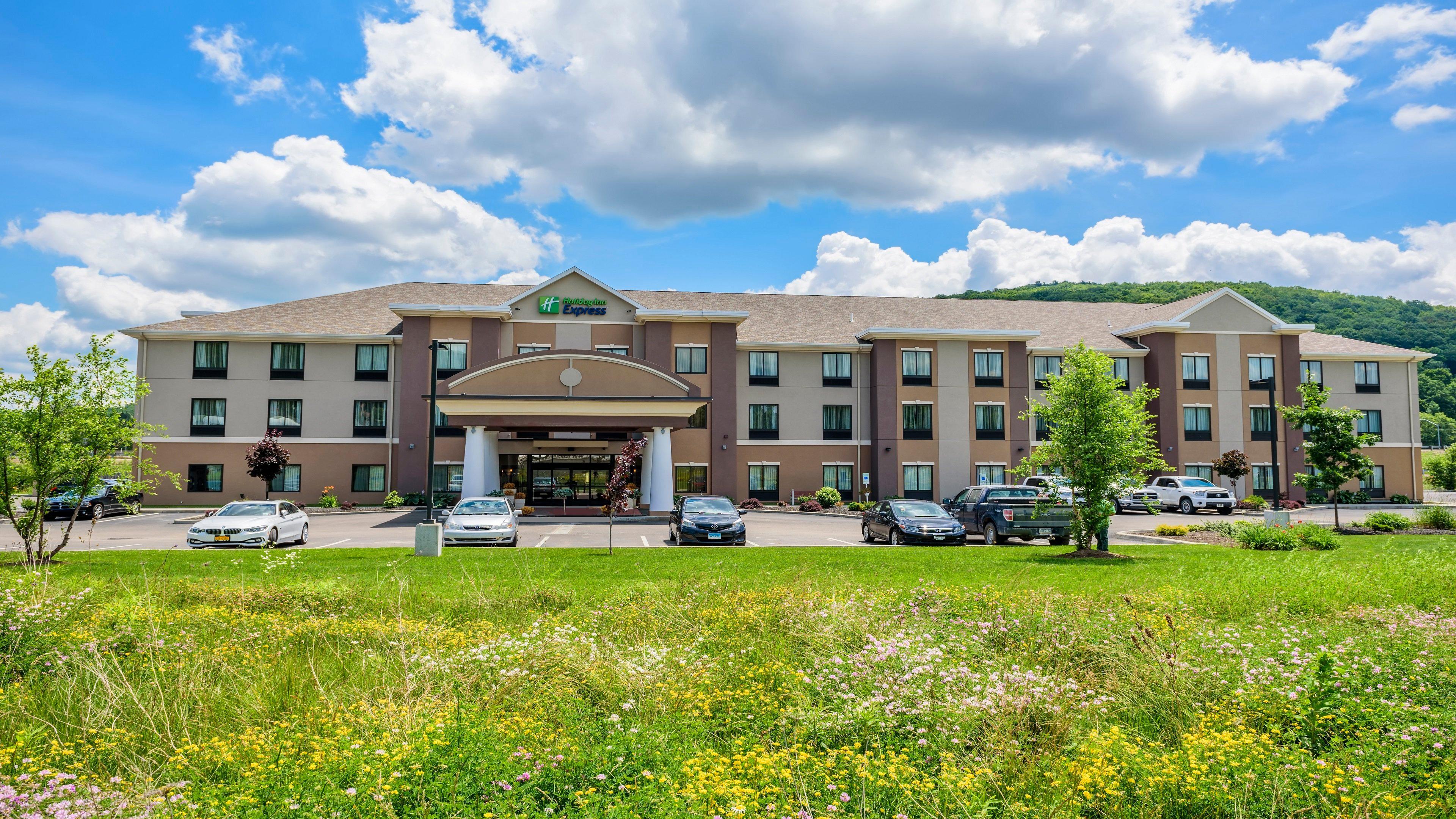 Holiday Inn Express And Suites - Bradford By Ihg Buitenkant foto